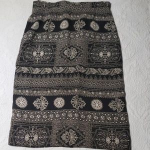 Patterned straight skirt